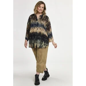 Mönstrad blus från Gozzip G261040