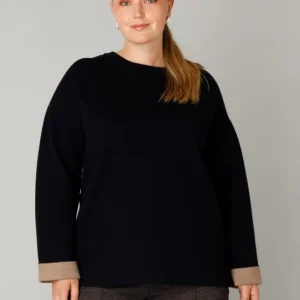 Marinblå tröja från Yesta A005739