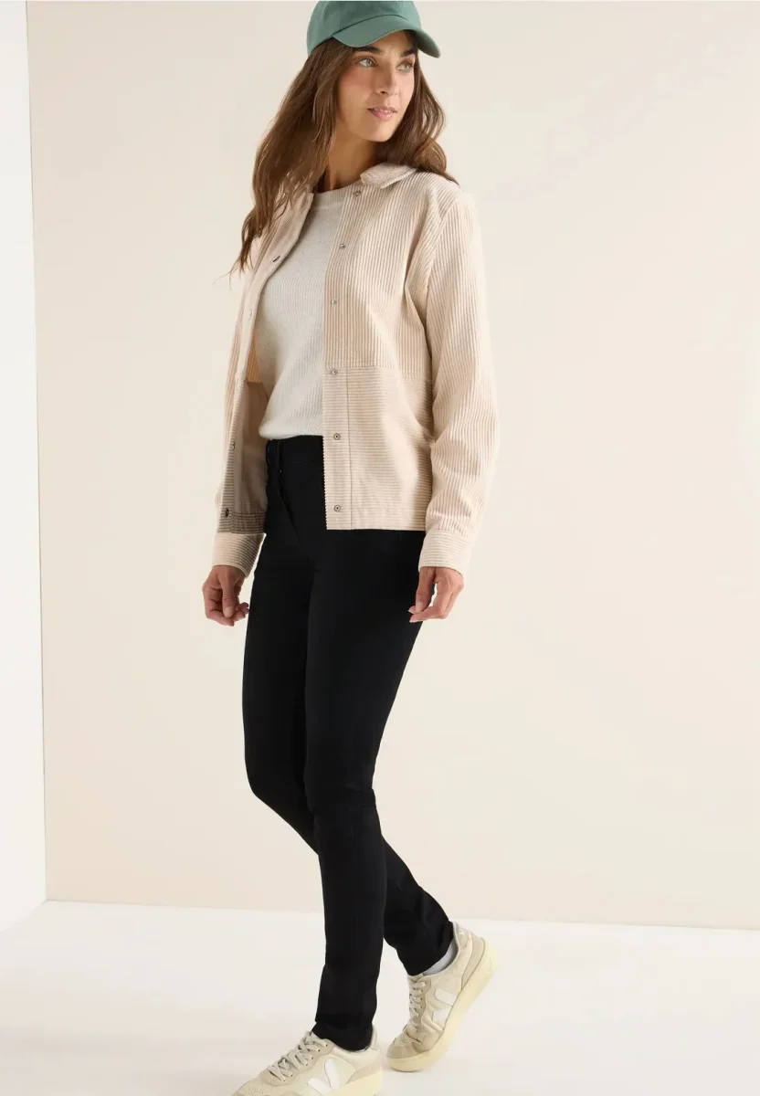 Svarta jeans av favoritmodellen Vicky, hög midja, 30 o 32 längd - Bild 3