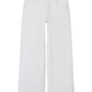 Vita Jeans - vid modell