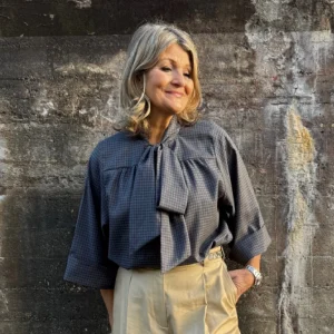 Knytblus Birgitta Grå-rutig