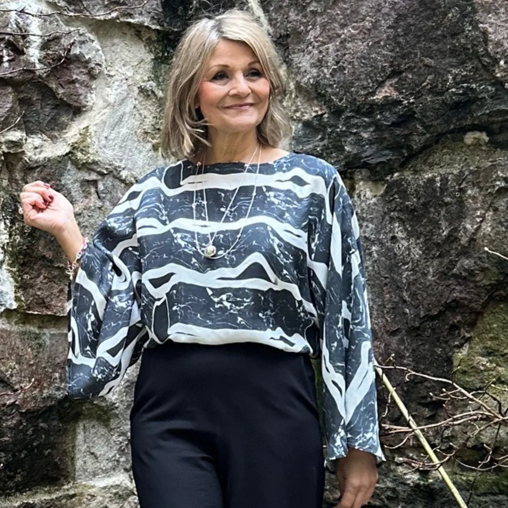 Blus Iris Stålgrå/svart/vit - Bild 2