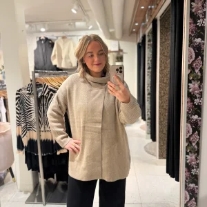 Kort beige poncho från Nr 1 By OX 63164