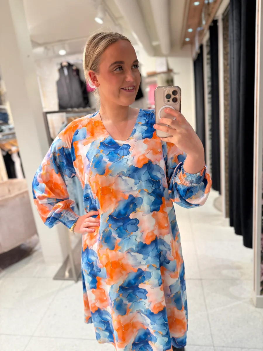 Mönstrad klänning från Nr 1 By OX 63172 - Bild 3