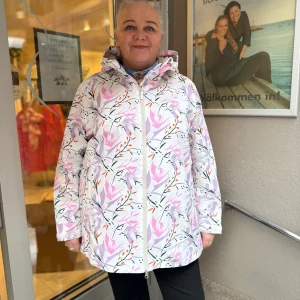 Mönstrad jacka från Luhta 939478