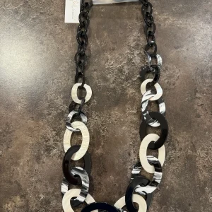 Svart/vitt halsband 27000