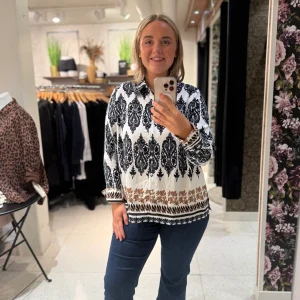 Mönstrad blus från Carmakoma 15372142