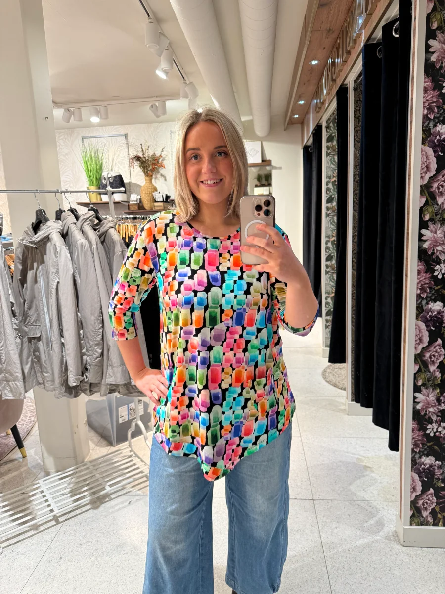 Mönstrad topp från Kanok HELLE