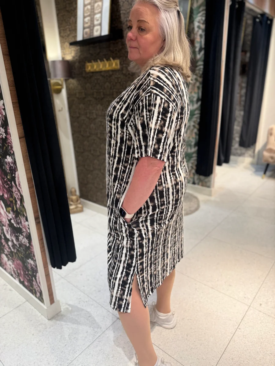 Mönstrad klänning från Ciso 220585 - Bild 3