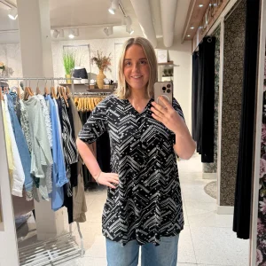 Mönstrad tunika från Ciso 220583