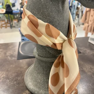 Prickig scarf från By Olbers