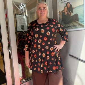 Mönstrad tunika från Kanok Sandy