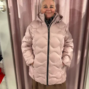 Rosa täckjacka från Etage