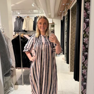 Klänning från Adia 5238