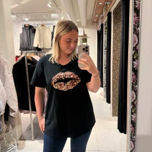 T-shirt från Adia 3484