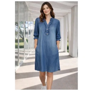 Jeansklänning med krås i tencell, från Chica London