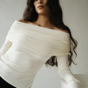 Àvora Topp Off-shoulder