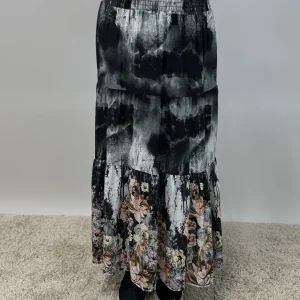 VÅRYRA!  Volangkjol i viskos med blombård nertill från Mixbyheart , två färger