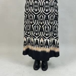 VÅRYRA!  Mönstrad viskoskjol med bård nertill,