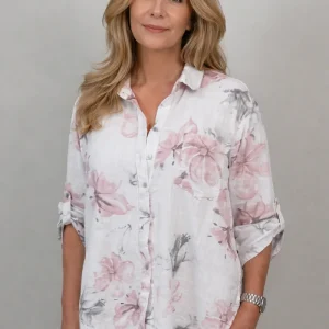 Mönstrad blus Kelly med krage och knappar hela vägen från Mixbyheart